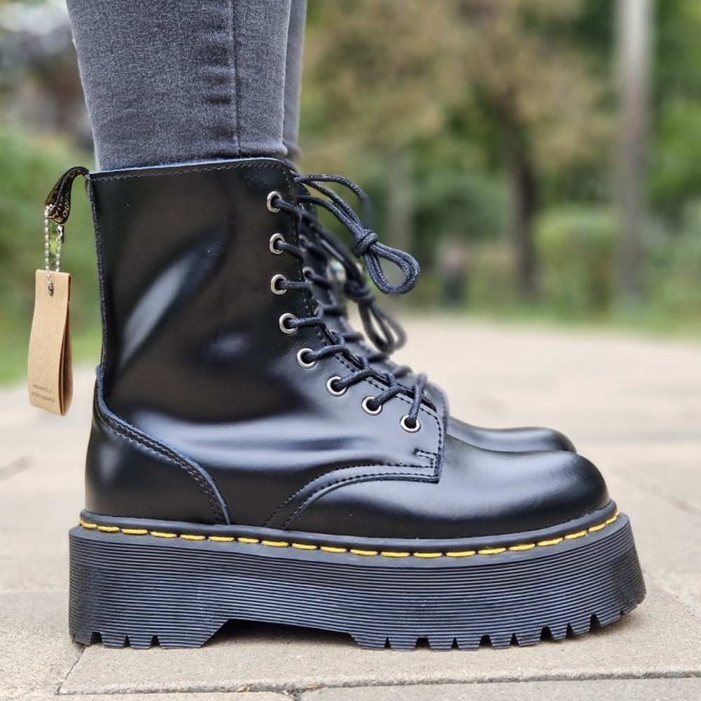 NWT Dr. Martens Smooth Leather Platform Combat Boots Womens Size 4 L
